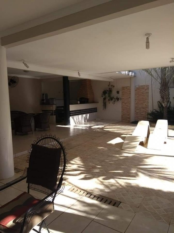 Casa à venda com 4 quartos, 350m² - Foto 15