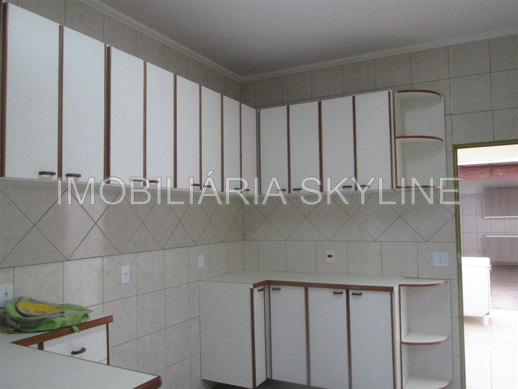 Casa à venda com 3 quartos, 200m² - Foto 4