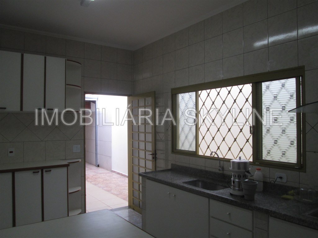 Casa à venda com 3 quartos, 200m² - Foto 2