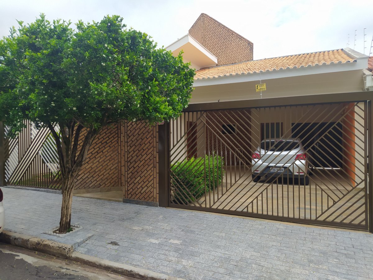 Casa à venda com 3 quartos, 180m² - Foto 1