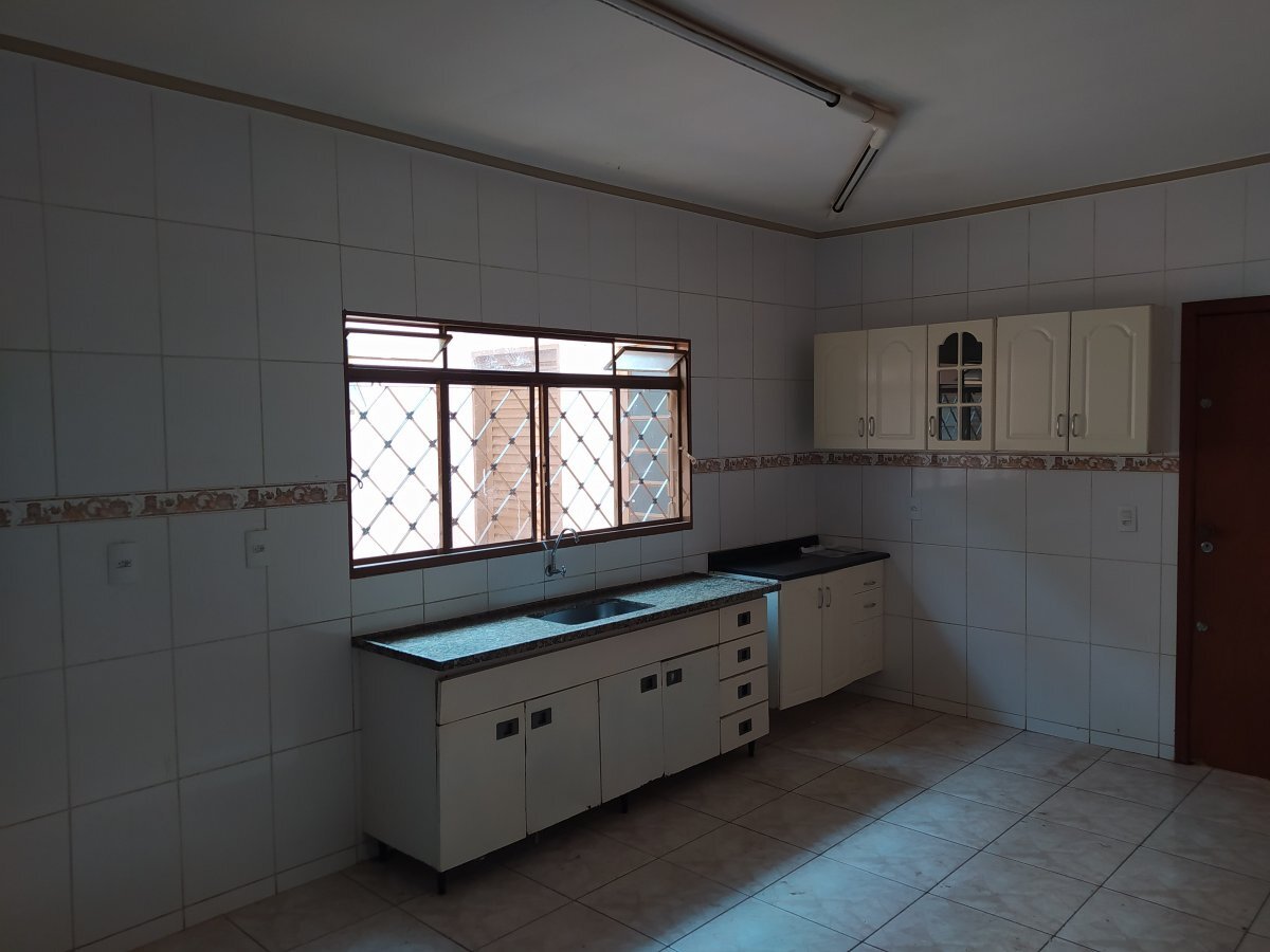 Casa à venda com 3 quartos, 150m² - Foto 4