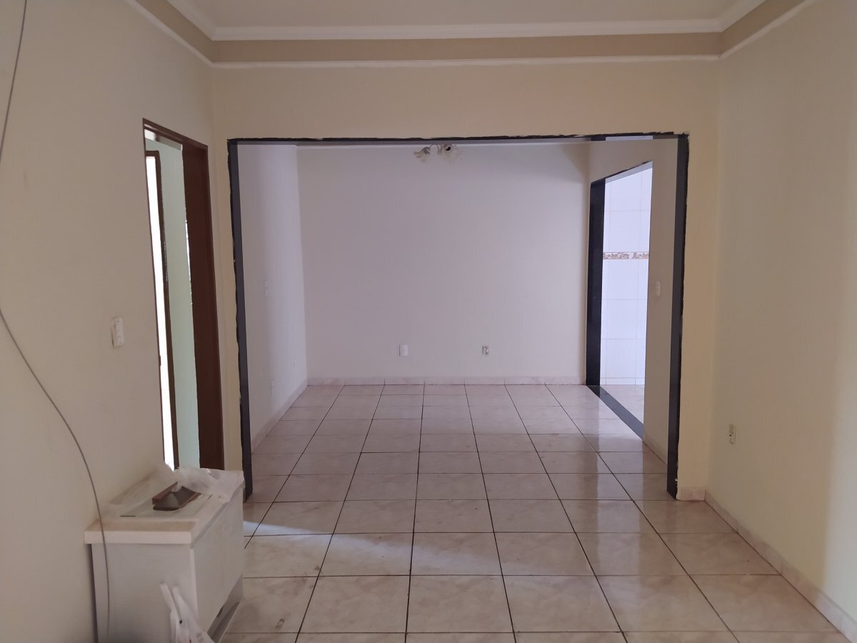 Casa à venda com 3 quartos, 150m² - Foto 1