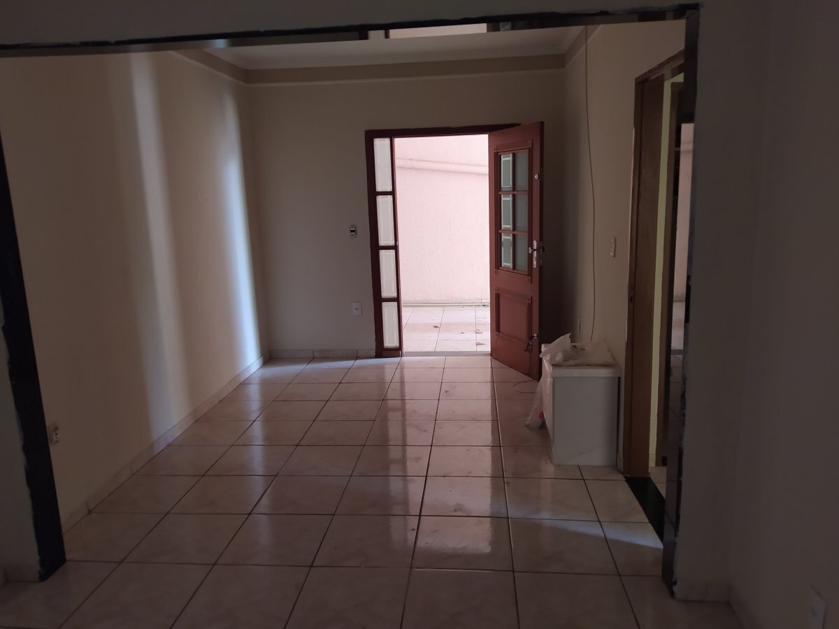 Casa à venda com 3 quartos, 150m² - Foto 2