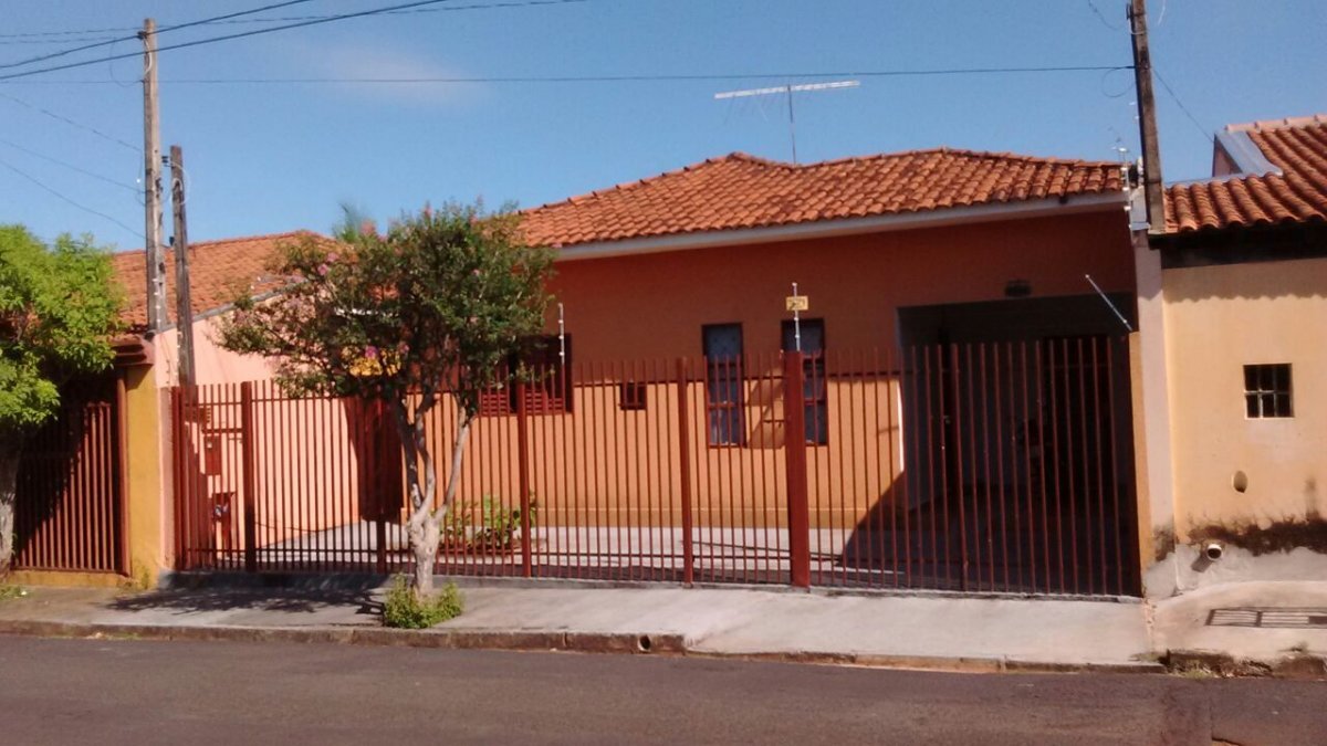 Casa à venda com 2 quartos, 200m² - Foto 2