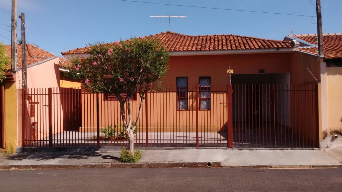 Casa à venda com 2 quartos, 200m² - Foto 1