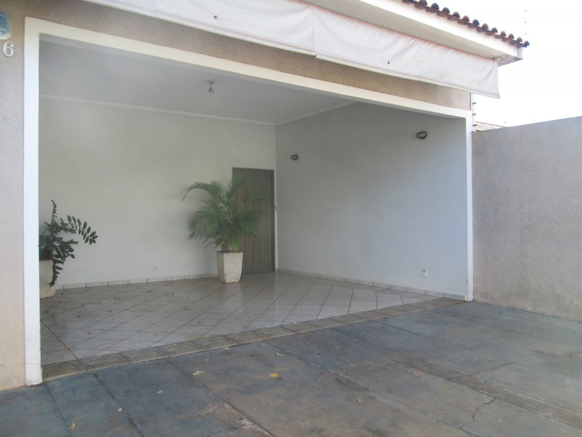 Casa à venda com 3 quartos, 345m² - Foto 1