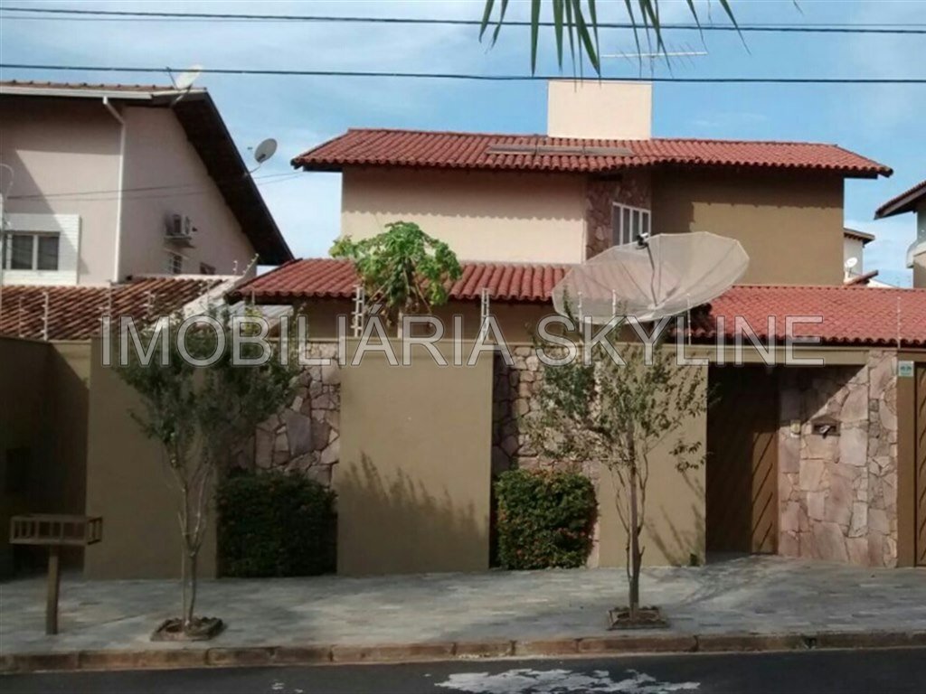 Casa à venda com 4 quartos, 330m² - Foto 1