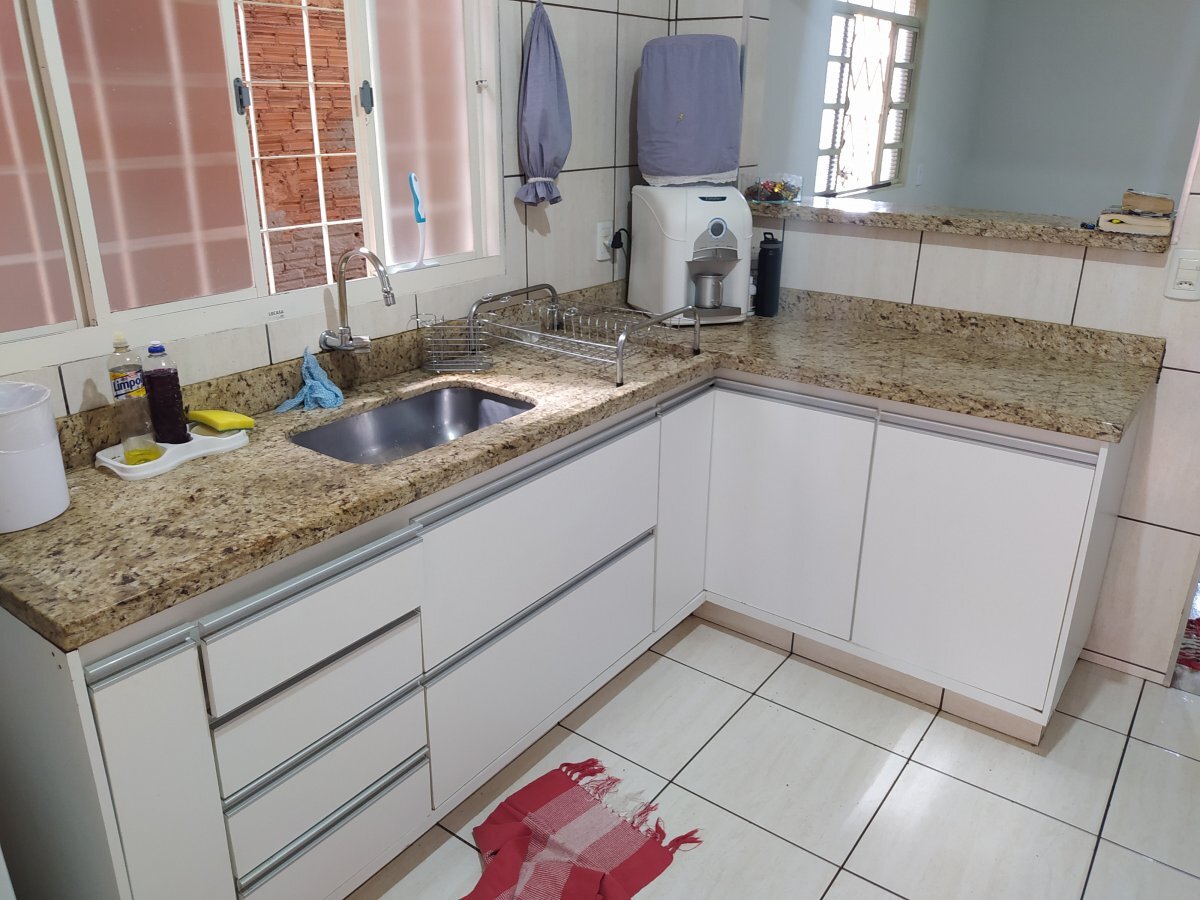 Casa à venda com 3 quartos, 200m² - Foto 1