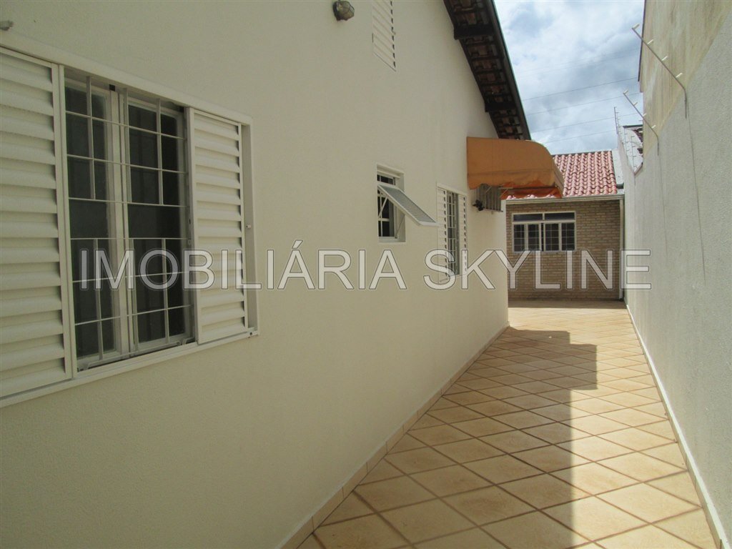 Casa à venda com 3 quartos, 300m² - Foto 2