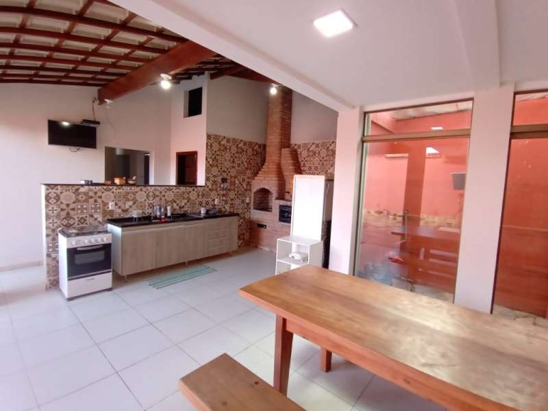 Casa à venda com 6 quartos, 400m² - Foto 1