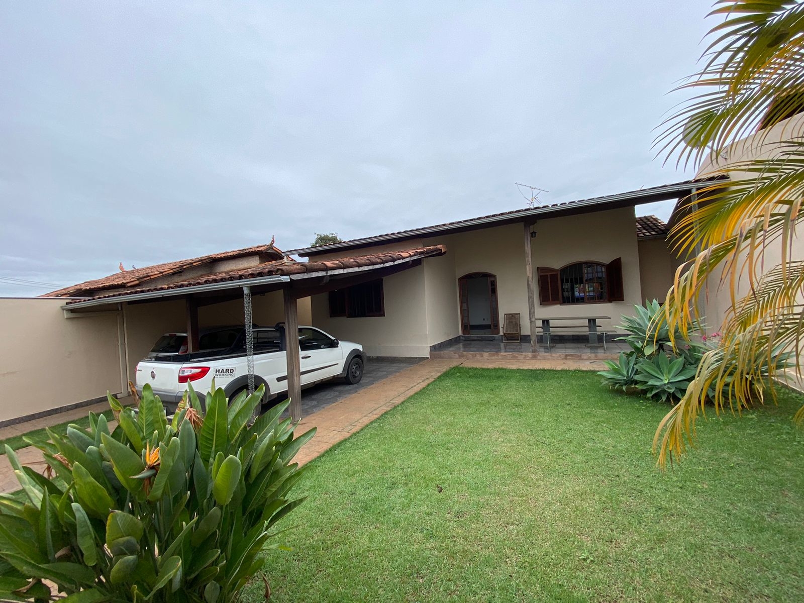 Casa à venda com 3 quartos, 360m² - Foto 1