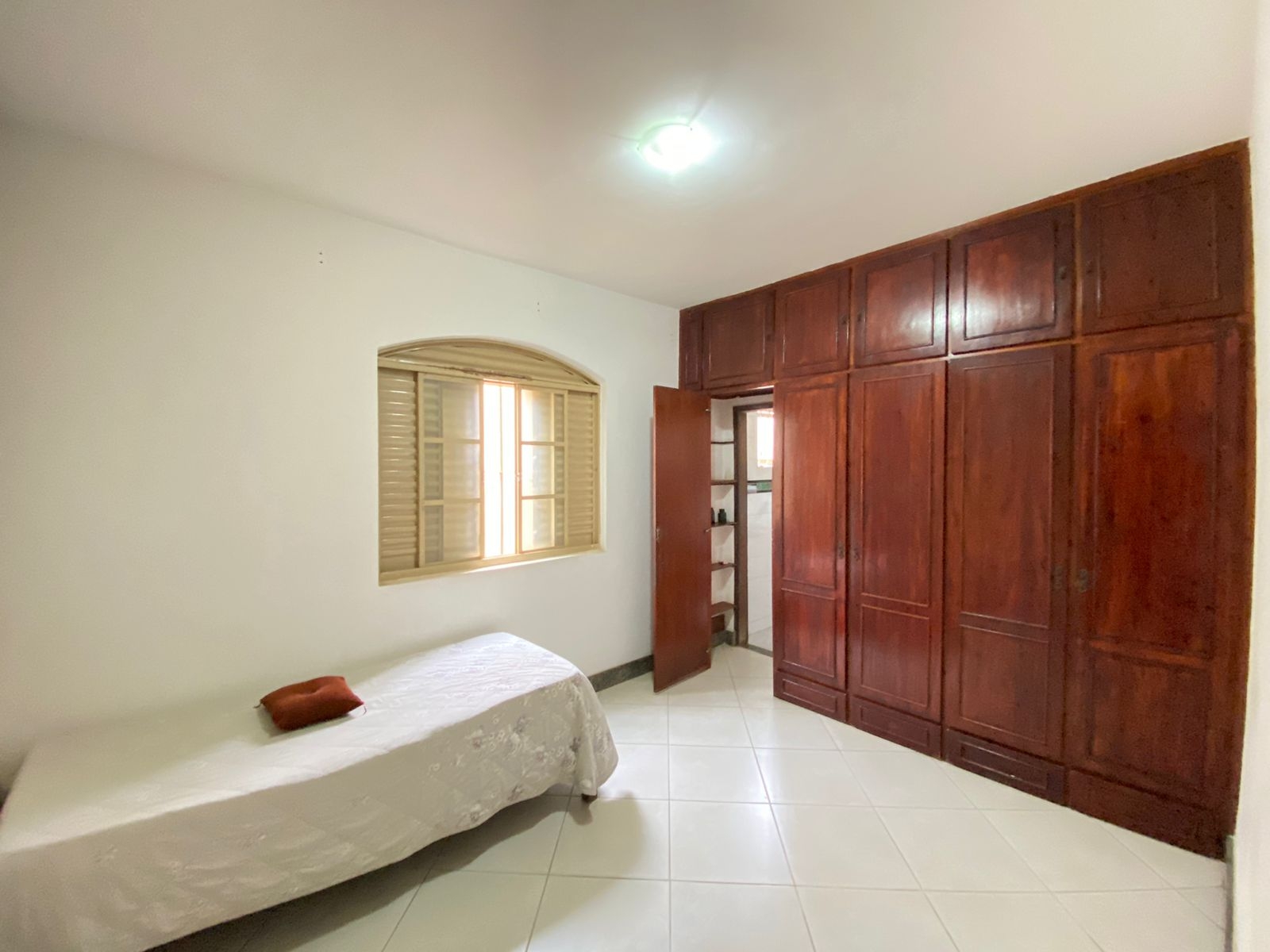 Casa à venda com 3 quartos, 360m² - Foto 3