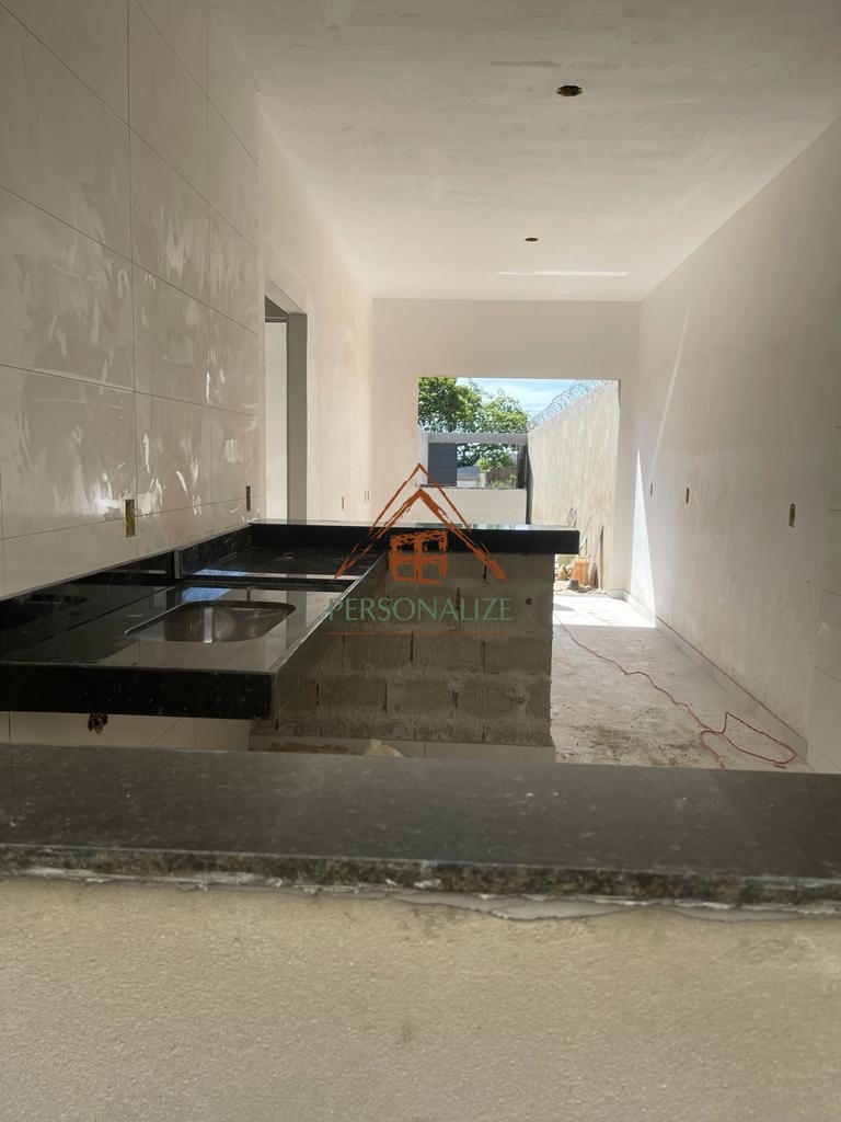 Casa à venda com 2 quartos, 100m² - Foto 3