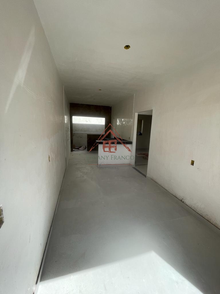 Casa à venda com 2 quartos, 100m² - Foto 2