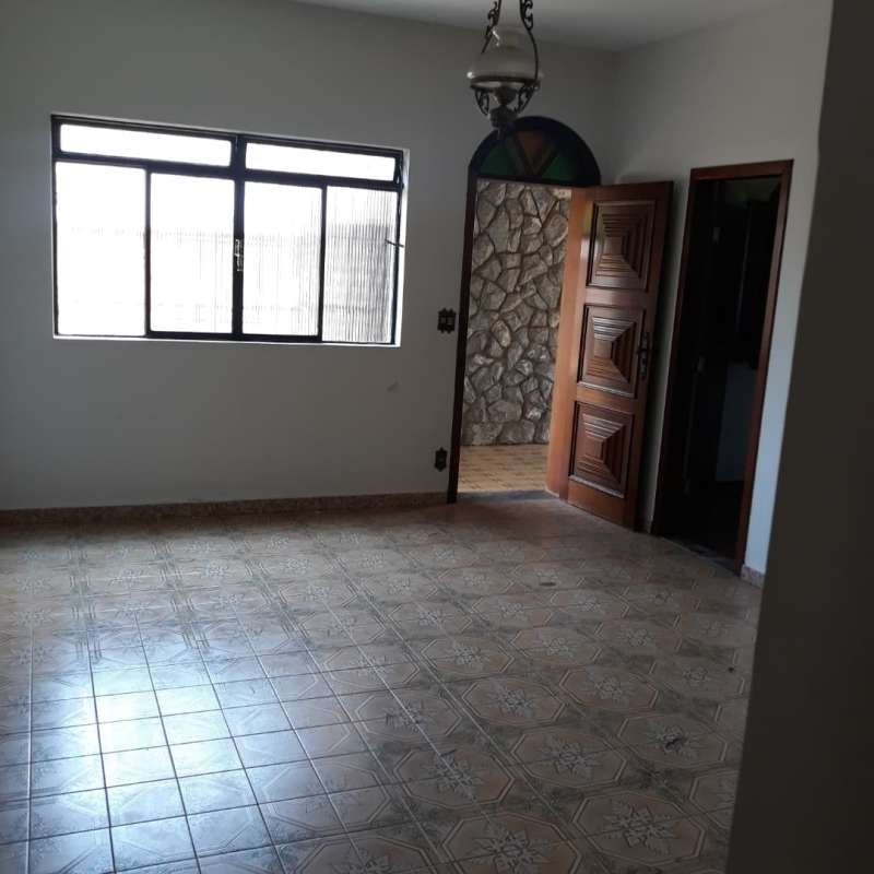 Casa à venda com 3 quartos, 264m² - Foto 1