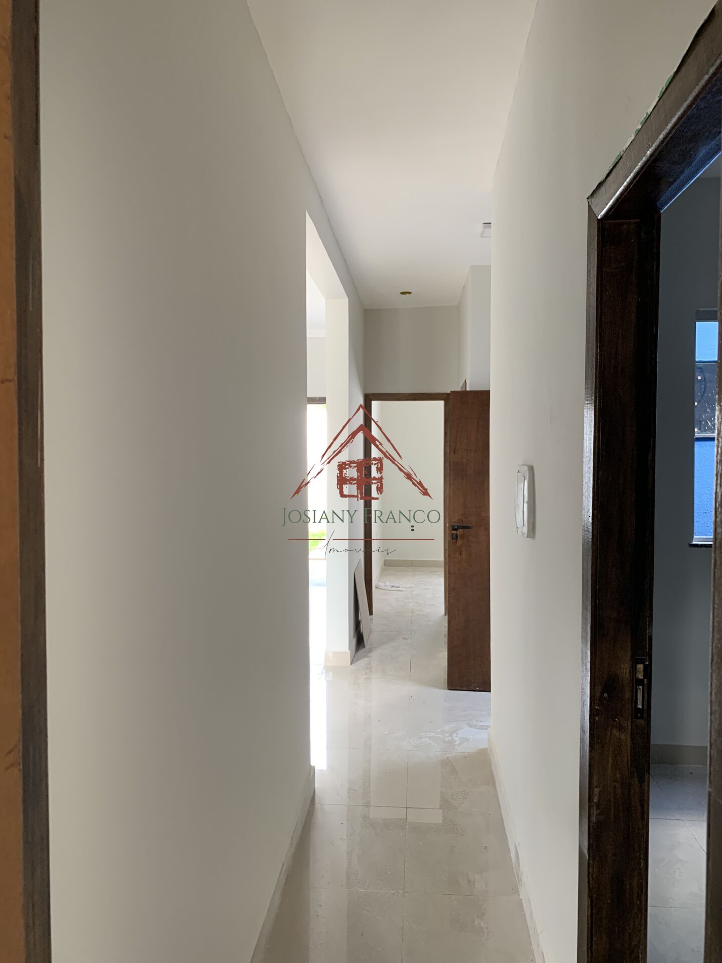 Casa à venda com 3 quartos, 225m² - Foto 1