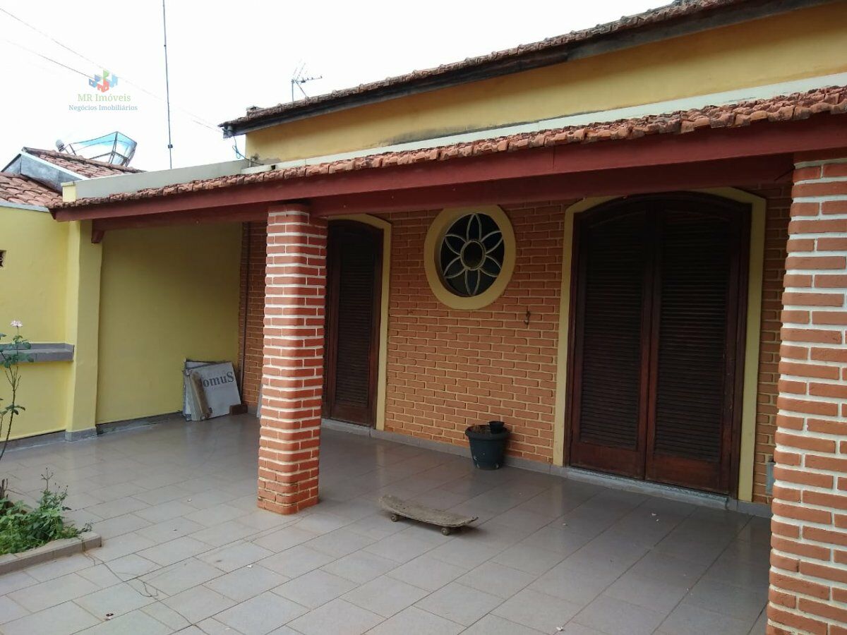 Casa à venda com 3 quartos, 150m² - Foto 1