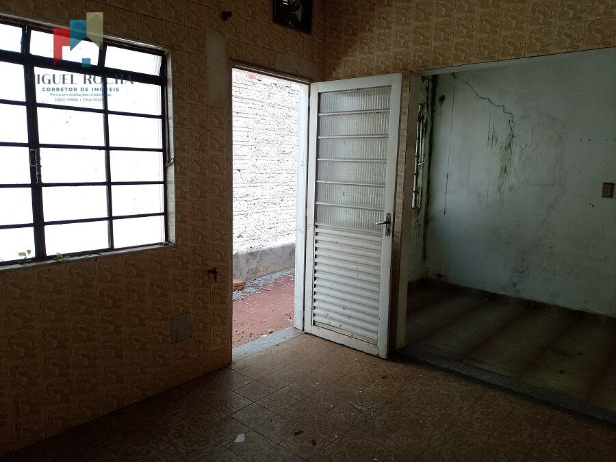 Casa à venda com 2 quartos, 250m² - Foto 2