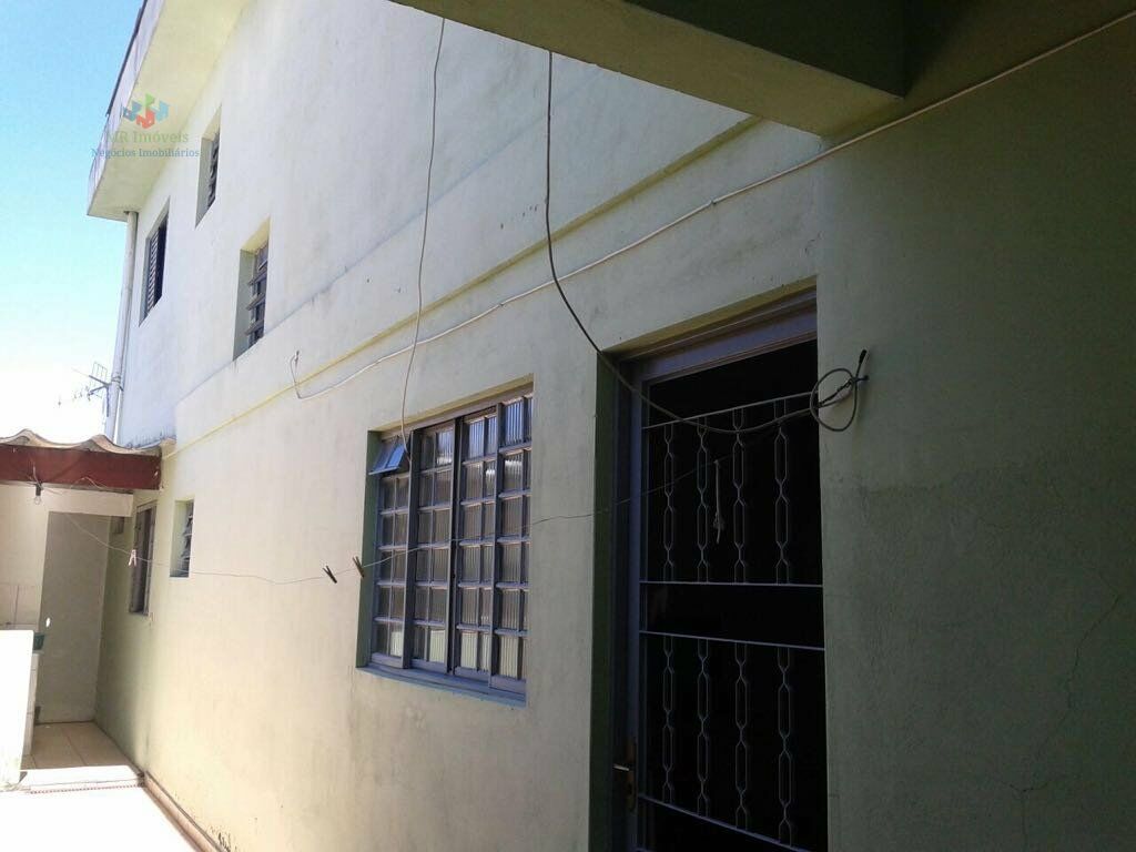 Sobrado à venda com 4 quartos, 217m² - Foto 2