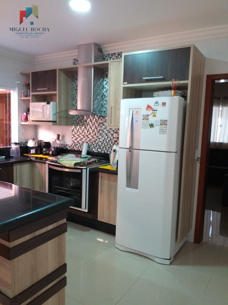 Sobrado à venda com 4 quartos, 220m² - Foto 3