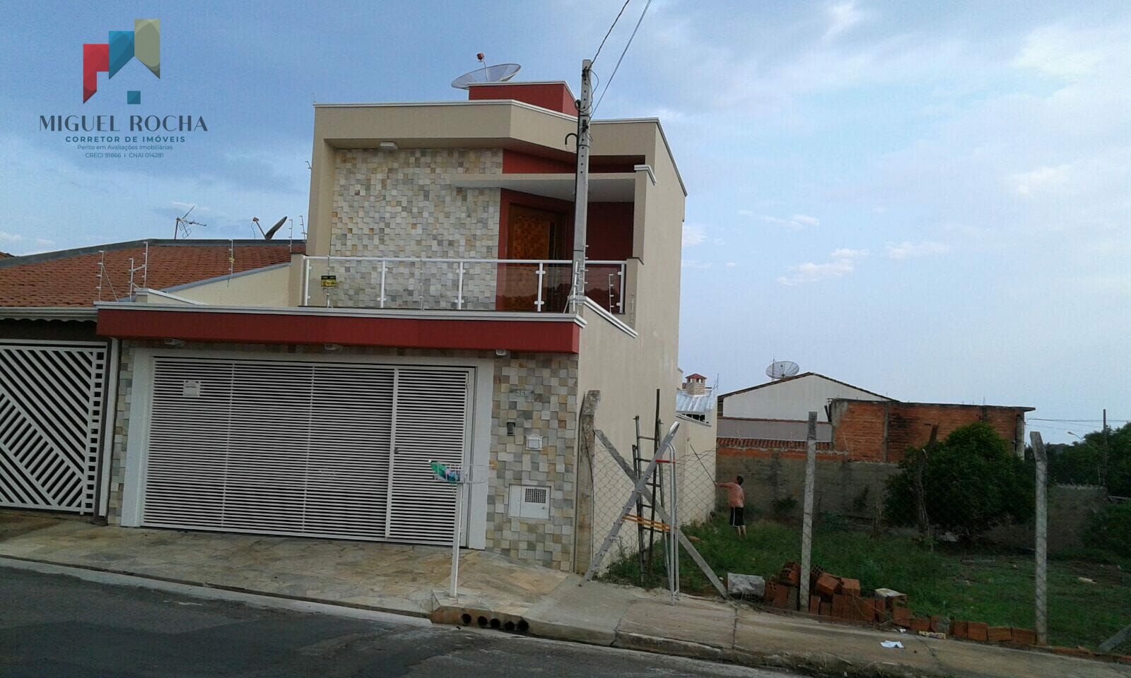 Sobrado à venda com 4 quartos, 220m² - Foto 1