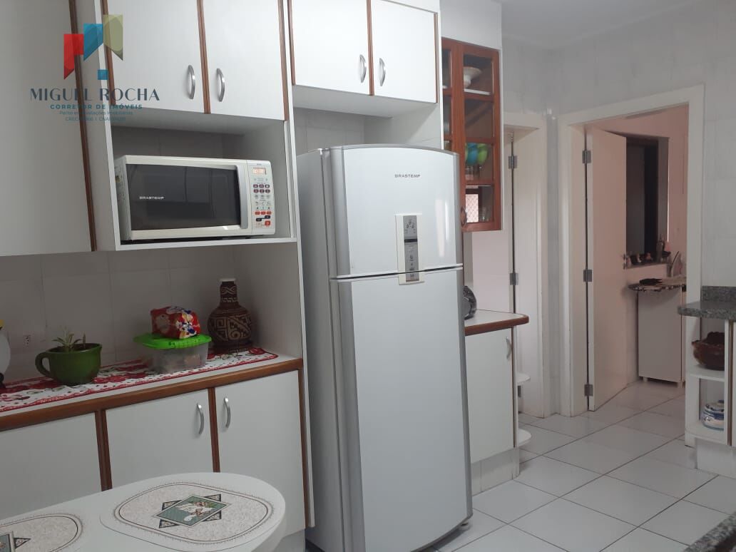 Apartamento à venda com 3 quartos, 150m² - Foto 8