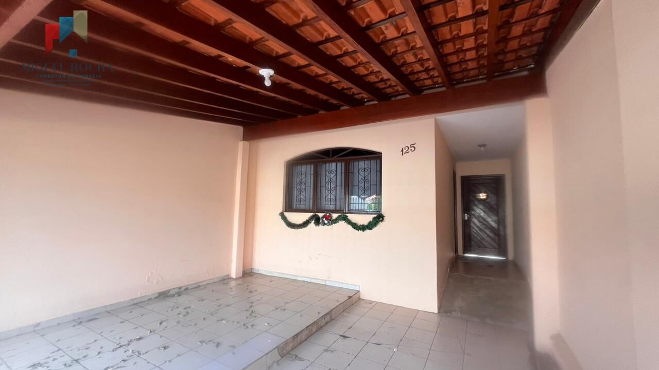 Casa à venda com 2 quartos, 100m² - Foto 1