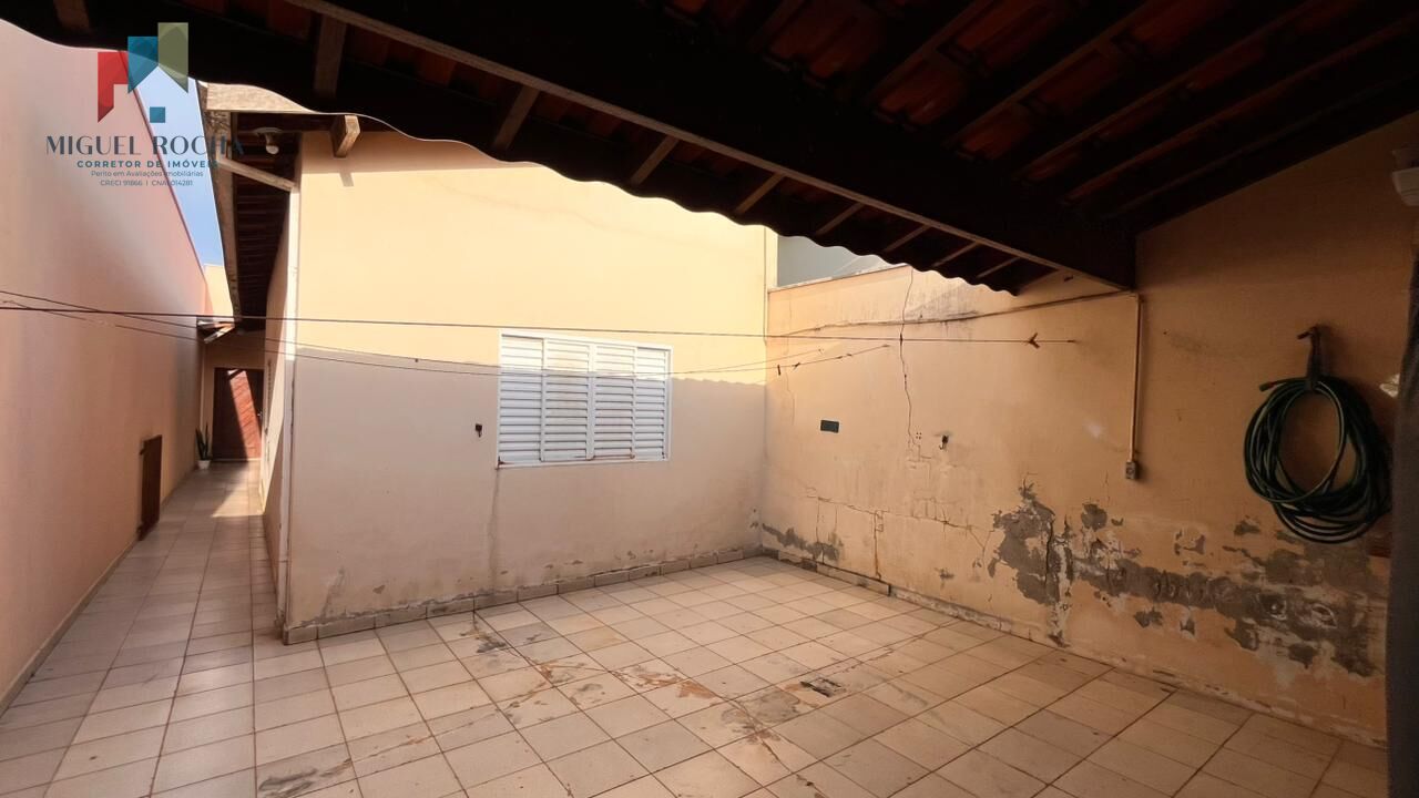 Casa à venda com 2 quartos, 100m² - Foto 4