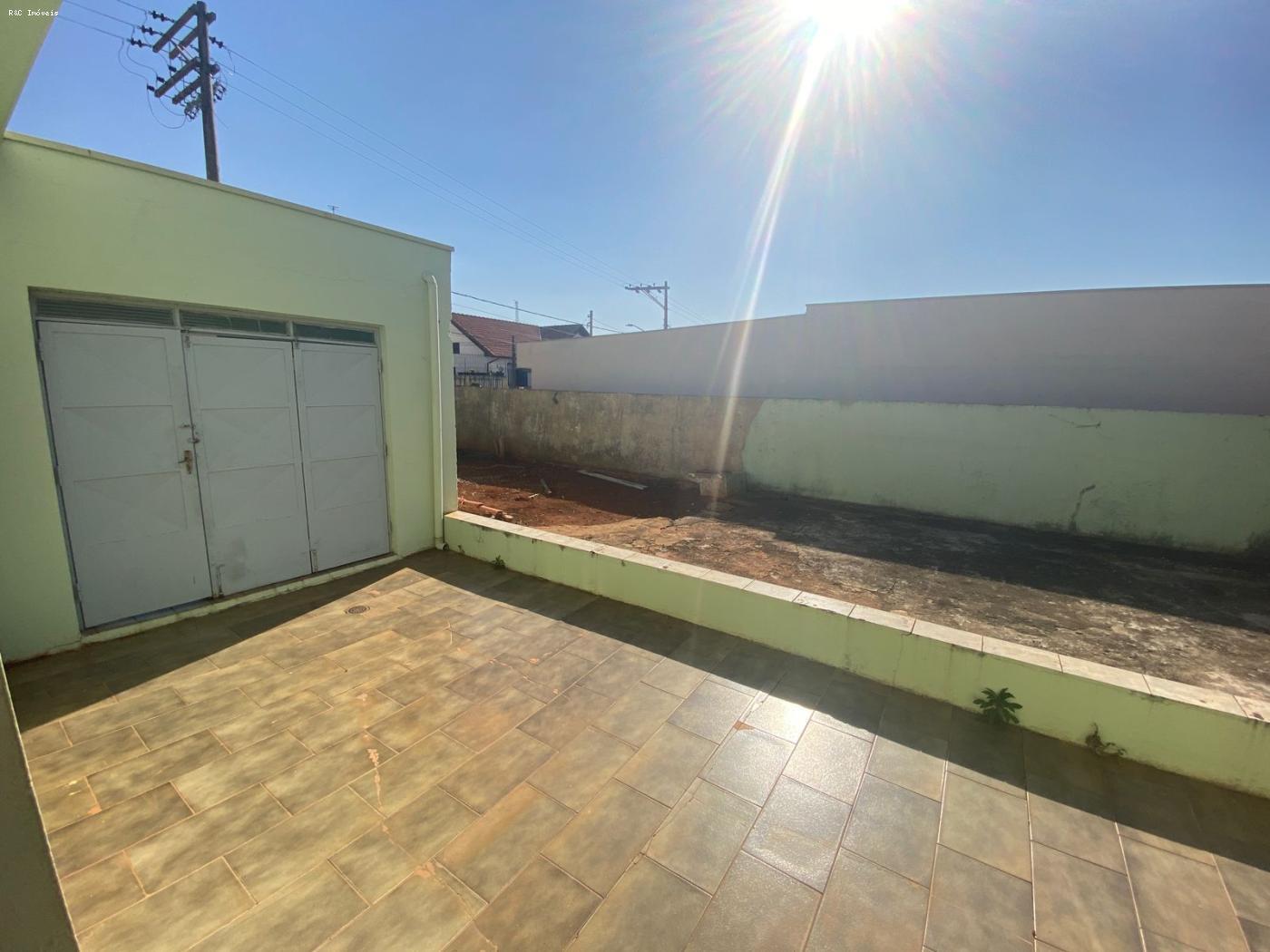 Casa à venda com 2 quartos, 101m² - Foto 2