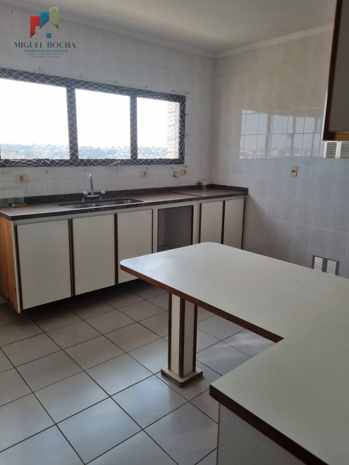 Apartamento à venda com 3 quartos, 150m² - Foto 4