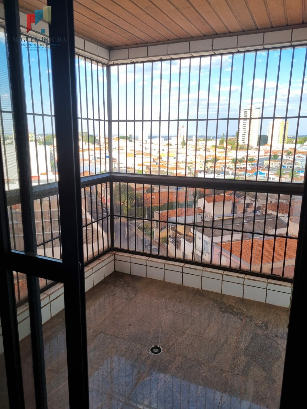 Apartamento à venda com 3 quartos, 150m² - Foto 3