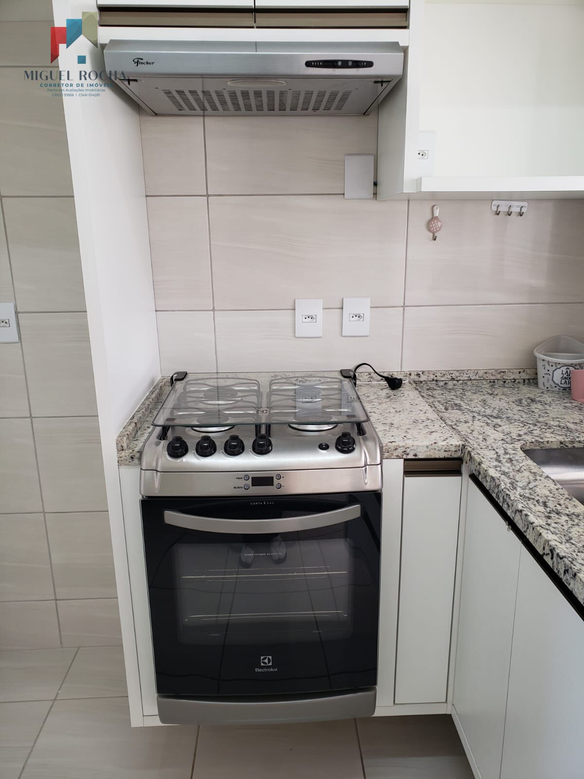 Apartamento à venda com 2 quartos, 67m² - Foto 2