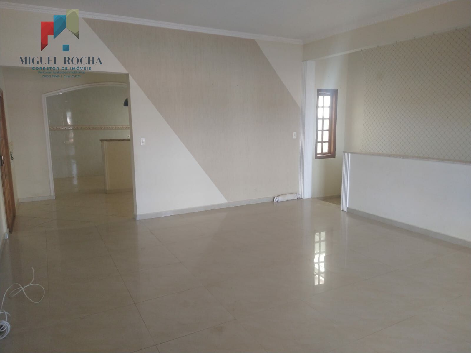 Casa à venda com 3 quartos, 278m² - Foto 4