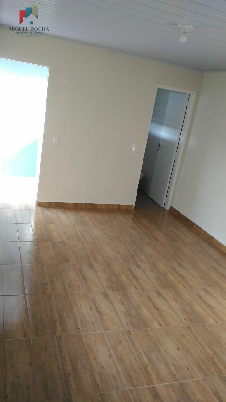 Casa à venda com 2 quartos, 90m² - Foto 2