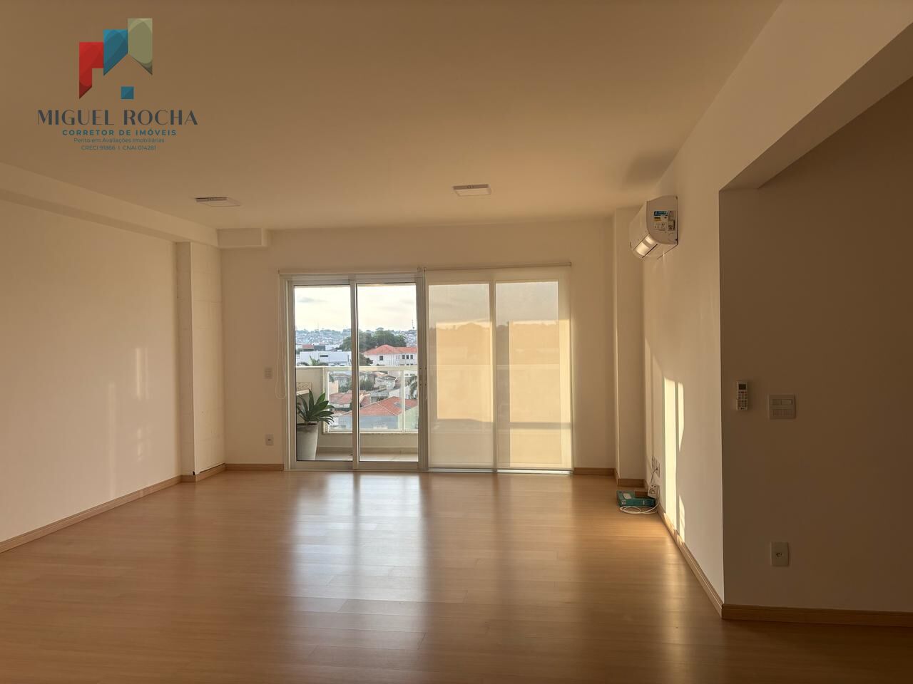 Apartamento à venda com 3 quartos, 162m² - Foto 2
