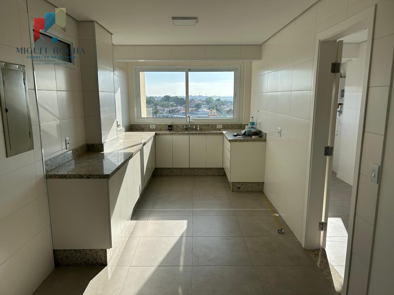 Apartamento à venda com 3 quartos, 162m² - Foto 11