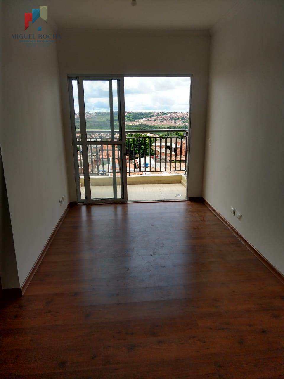 Apartamento à venda com 2 quartos, 69m² - Foto 2