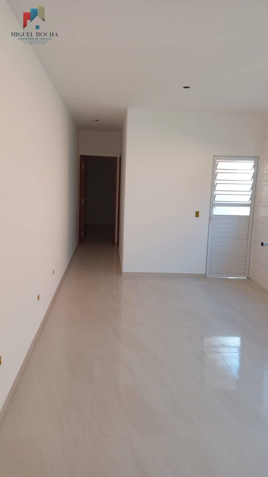 Casa à venda com 2 quartos, 125m² - Foto 2