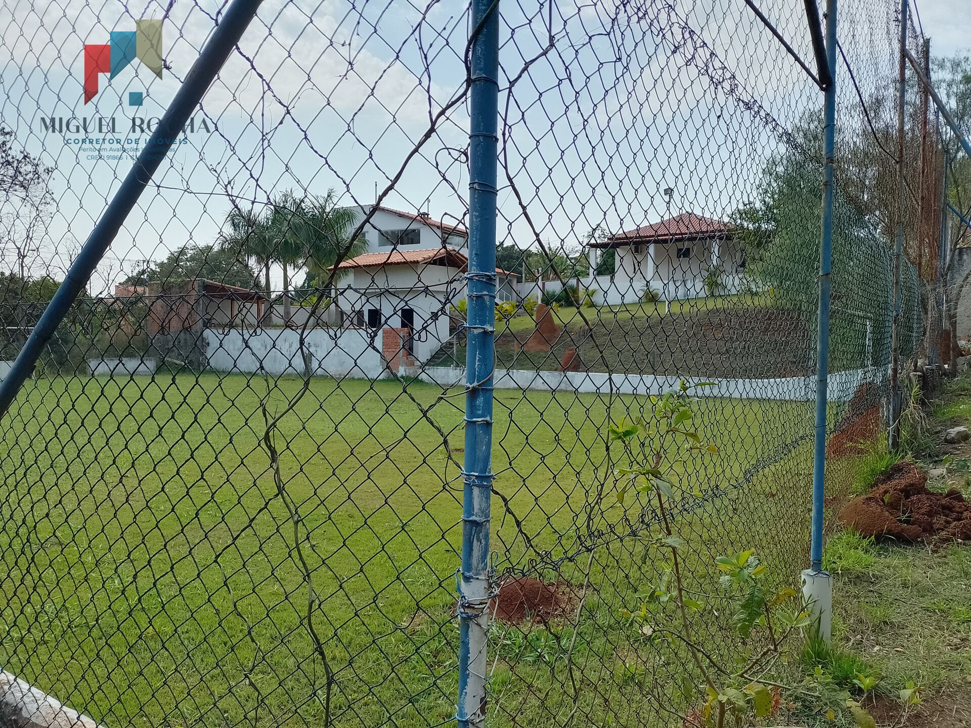 Fazenda à venda com 4 quartos, 2500m² - Foto 2