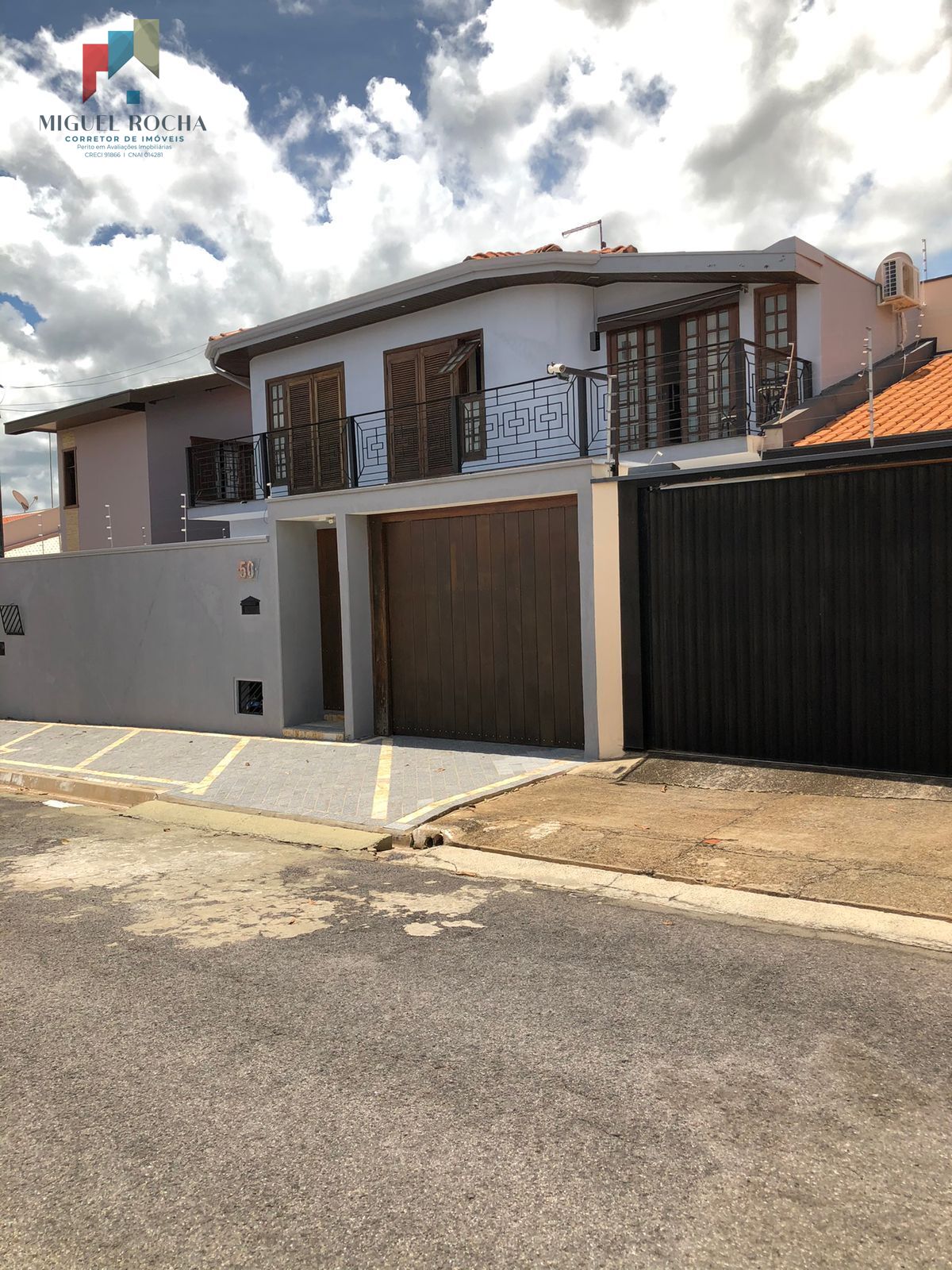 Sobrado à venda com 4 quartos, 247m² - Foto 1