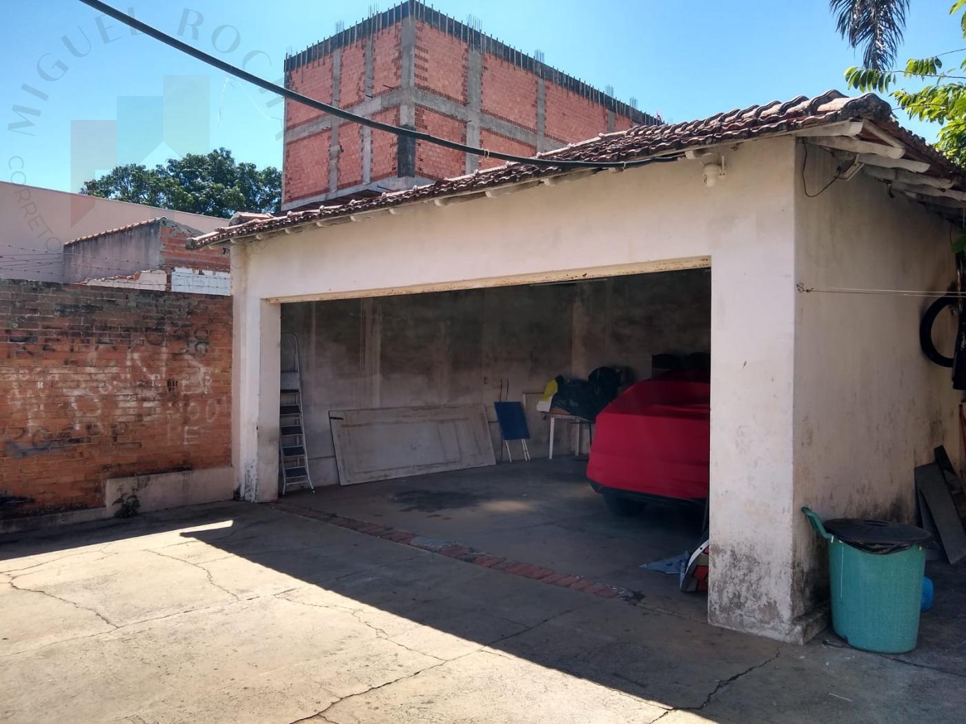 Casa à venda com 3 quartos, 600m² - Foto 1