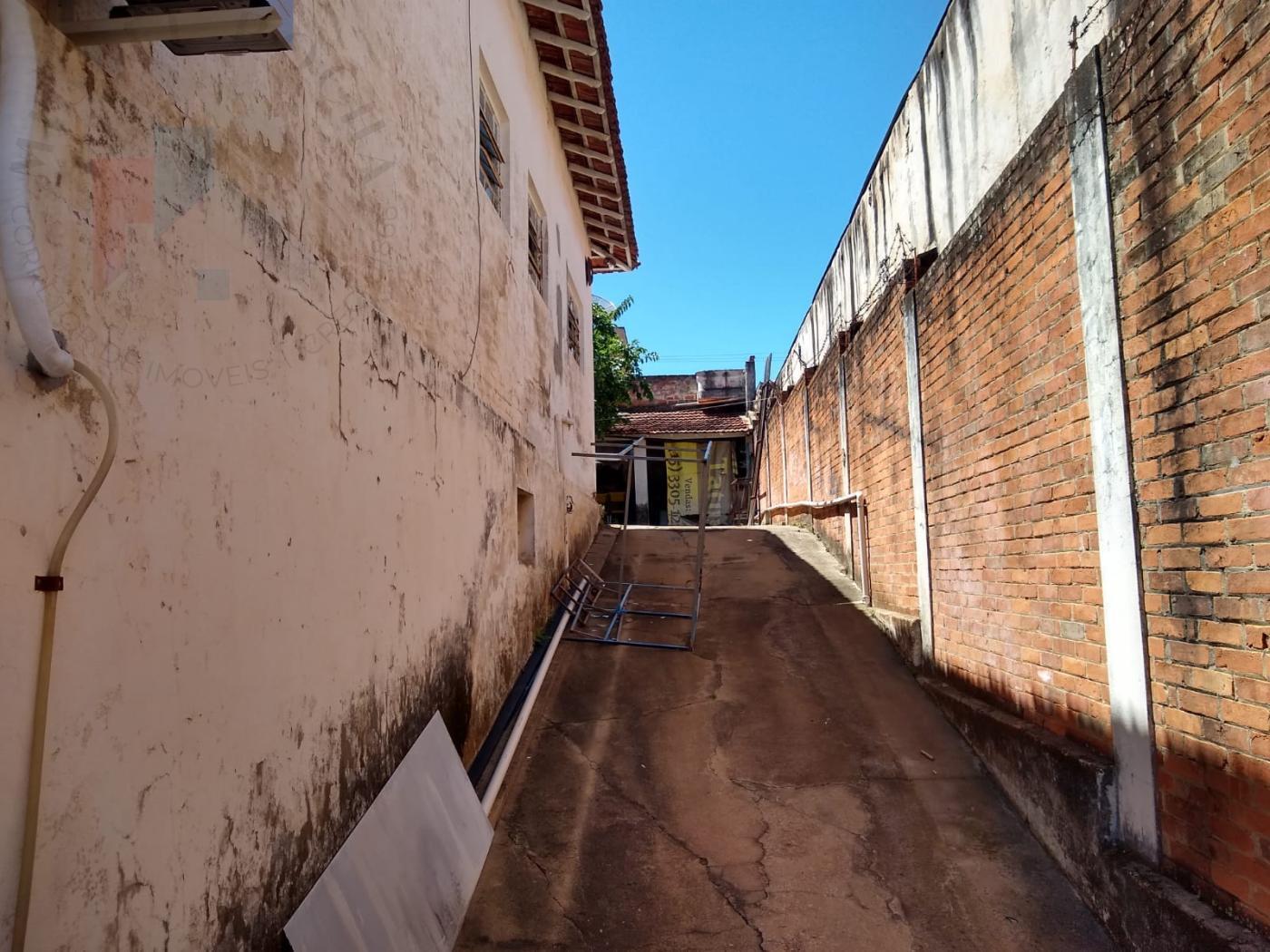 Casa à venda com 3 quartos, 600m² - Foto 4