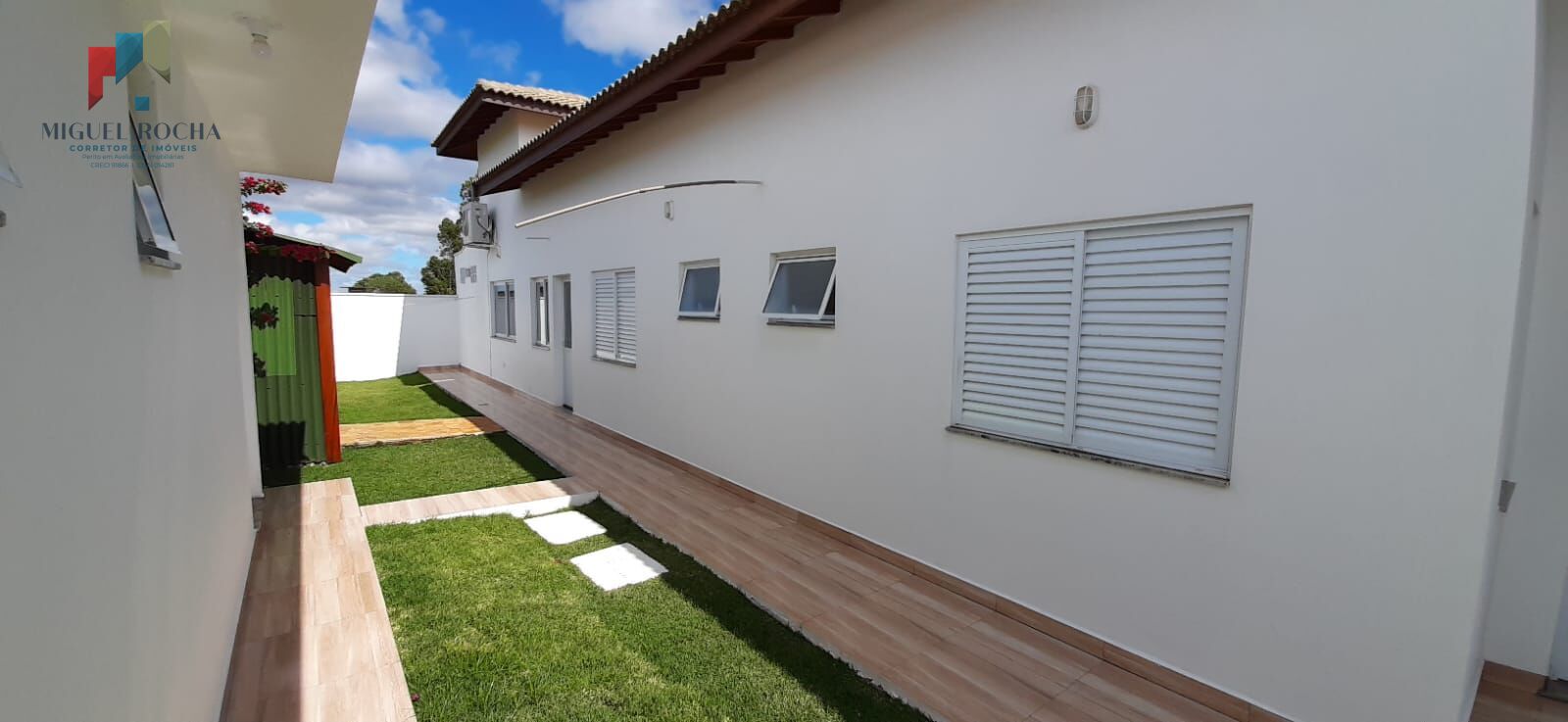 Casa de Condomínio à venda com 4 quartos, 363m² - Foto 3