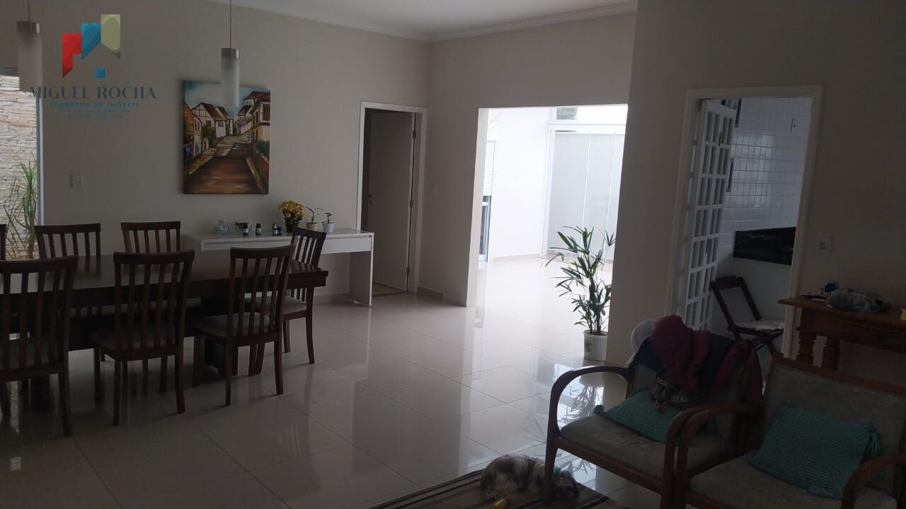 Casa à venda com 3 quartos, 360m² - Foto 8