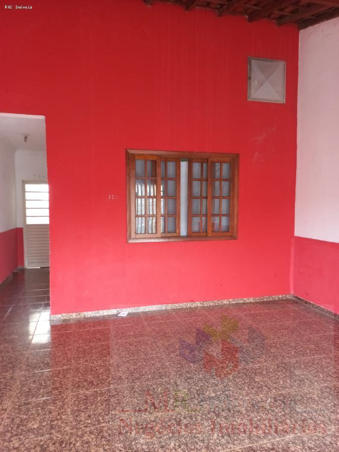 Casa à venda com 2 quartos, 100m² - Foto 1