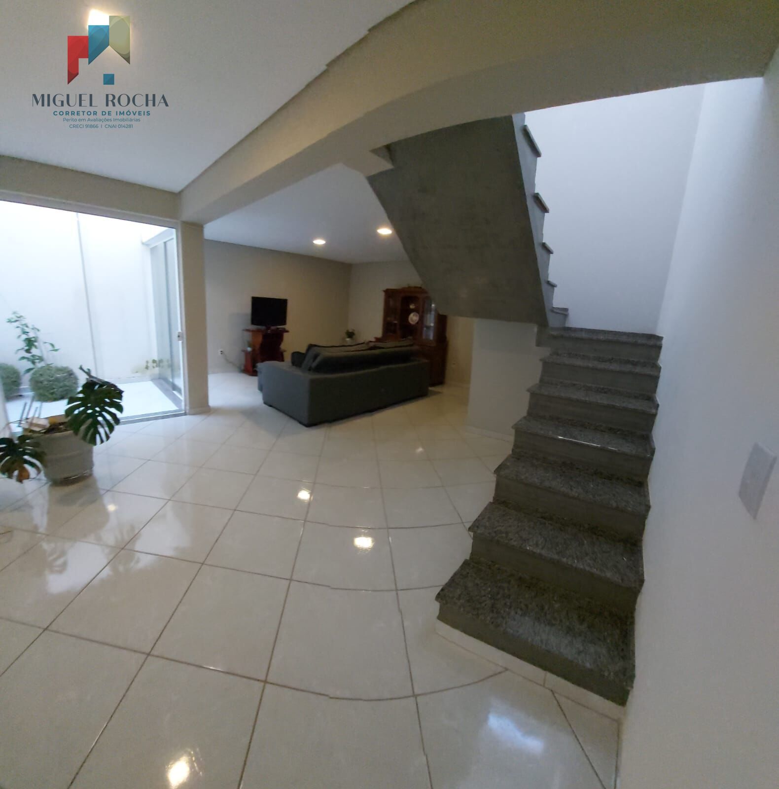 Casa à venda com 2 quartos, 246m² - Foto 1