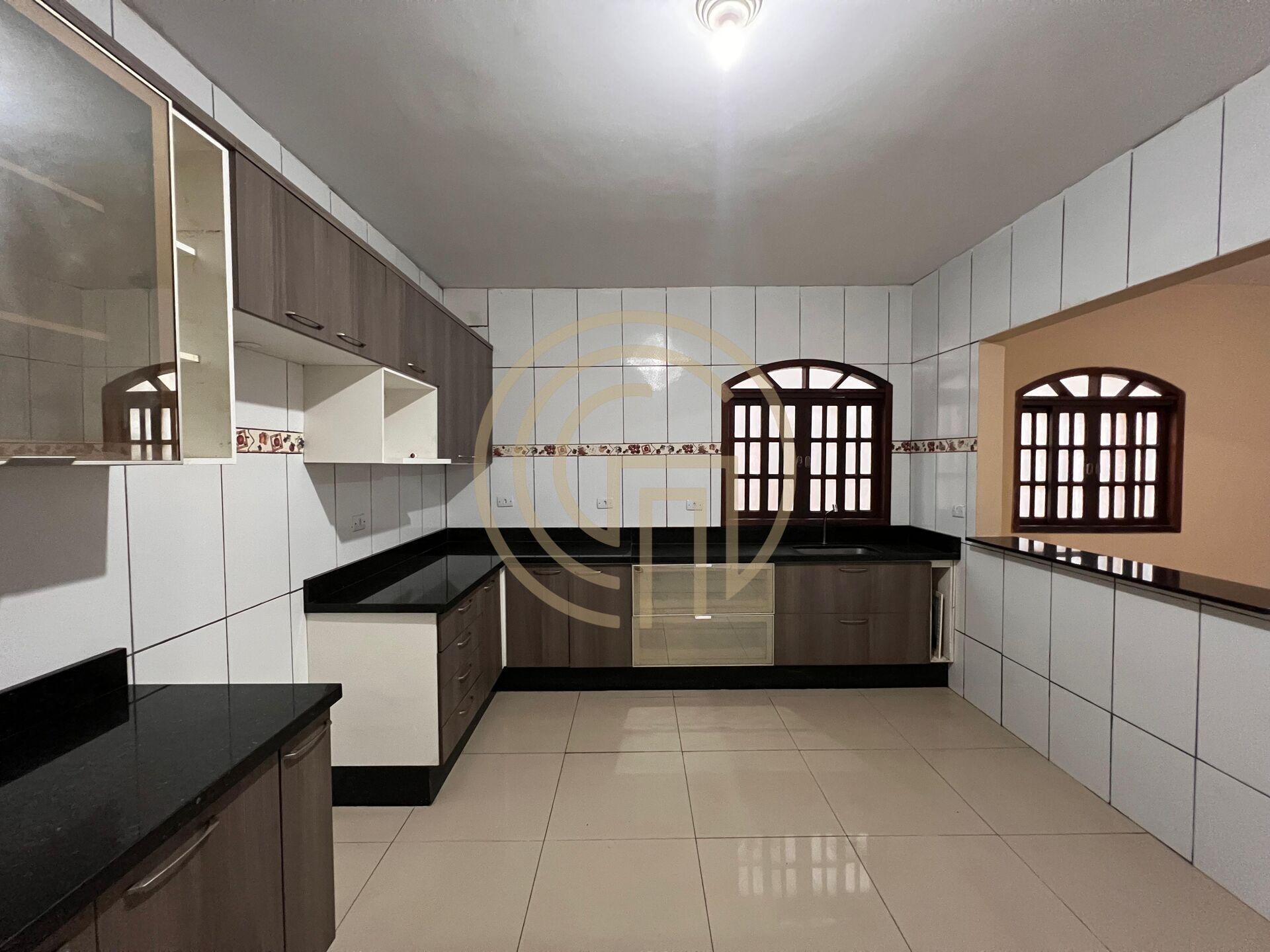 Casa, 6 quartos, 125 m² - Foto 1