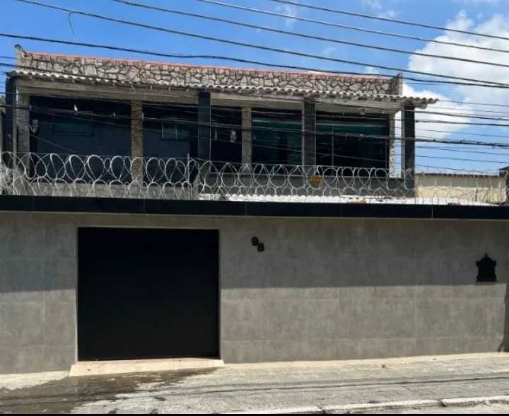 Casa à venda com 4 quartos, 400m² - Foto 1