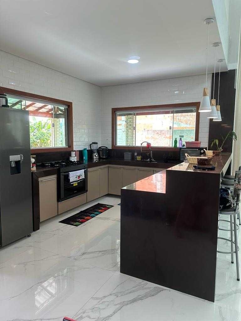 Casa à venda com 4 quartos, 200m² - Foto 11