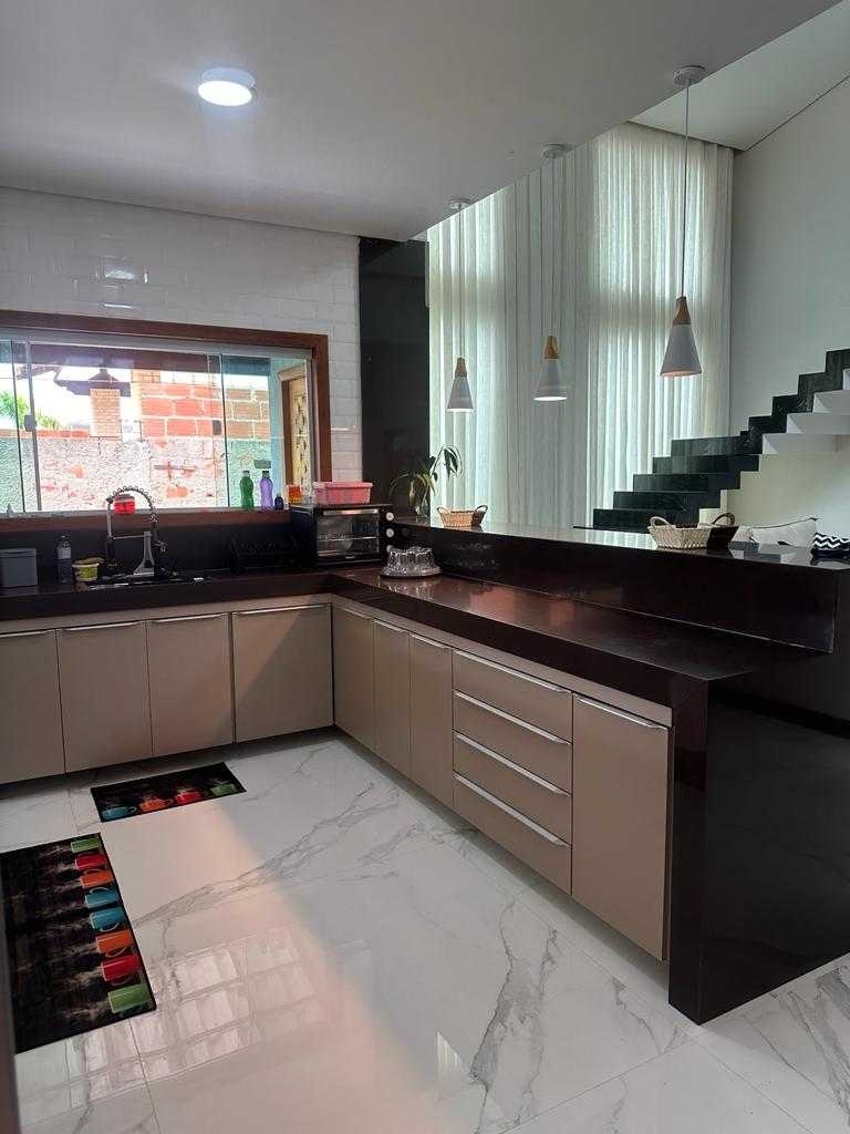 Casa à venda com 4 quartos, 200m² - Foto 12